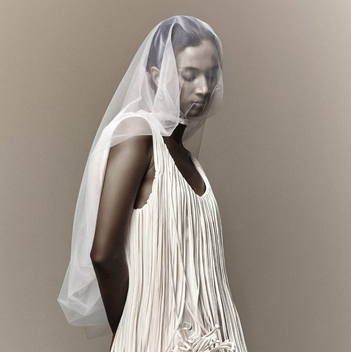 LUANA VEIL